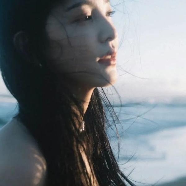 女服务员